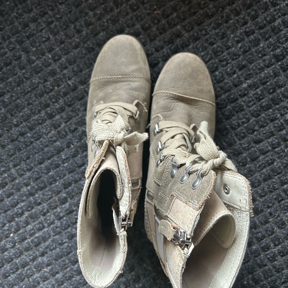 Sorel Boots - Picture 6 of 6